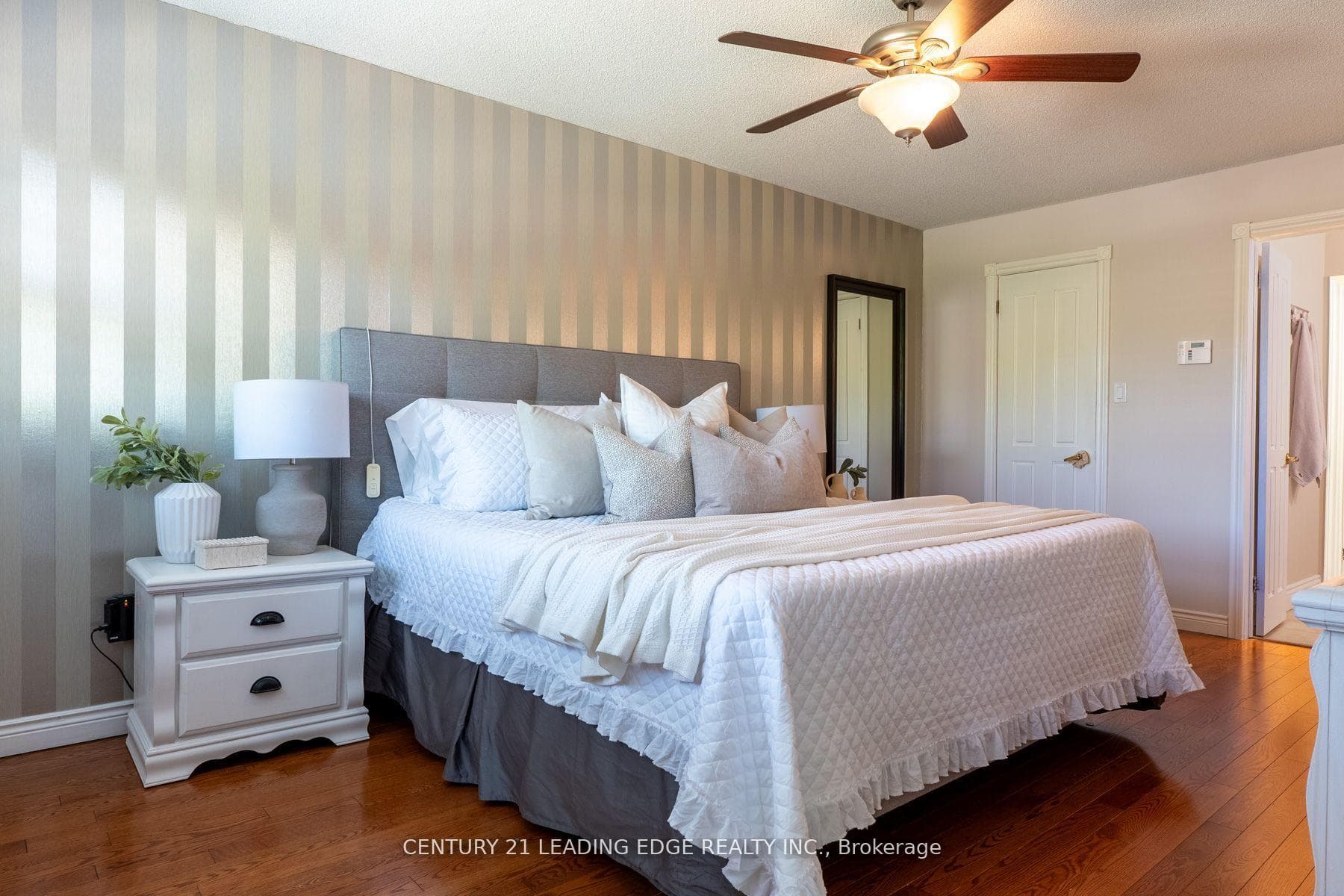 90 Waverly Street photo 20