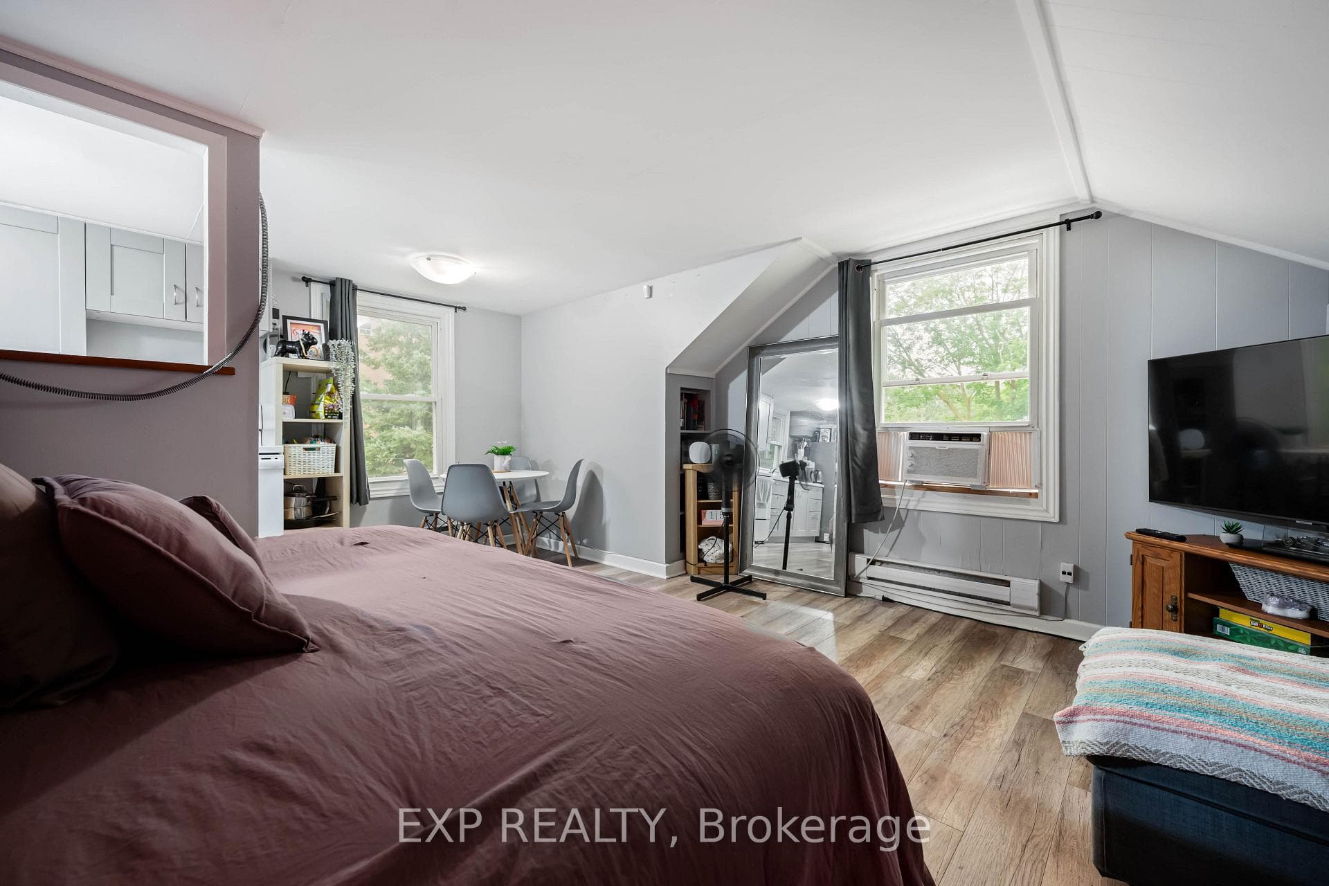 5 Fourth Avenue photo 29