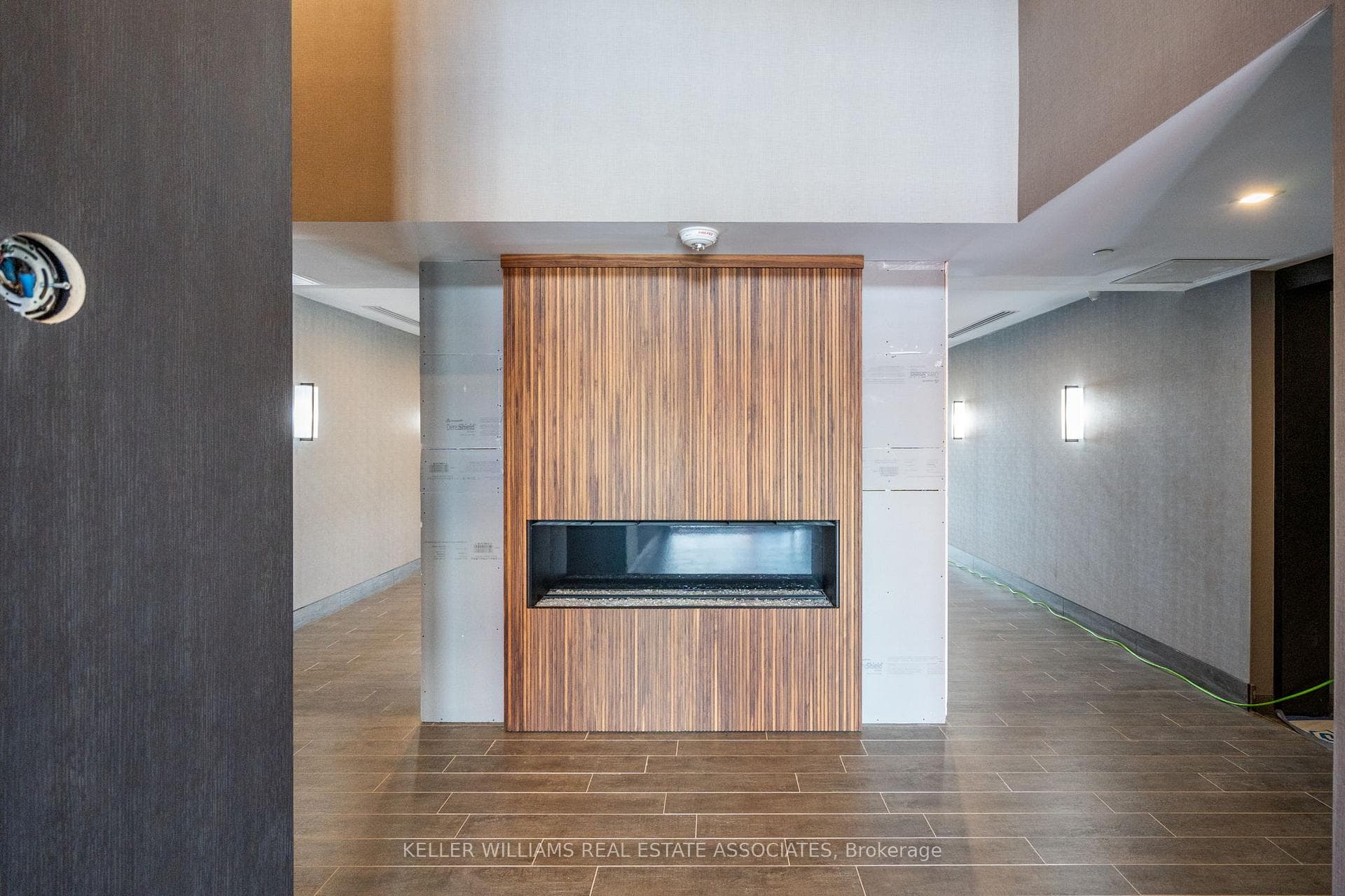 470 Dundas Street Unit 706 photo 31