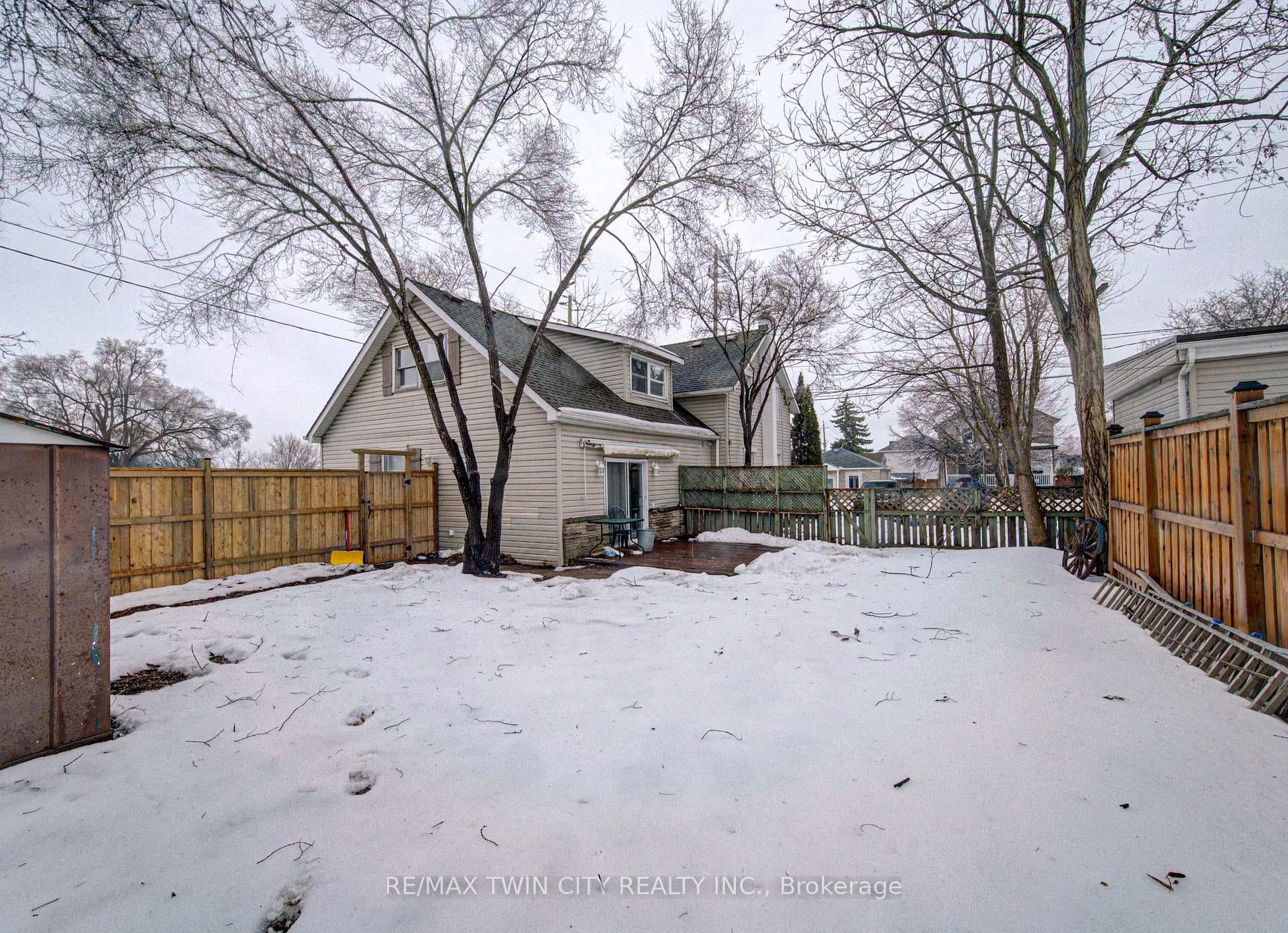 186 Wellington Street photo 40