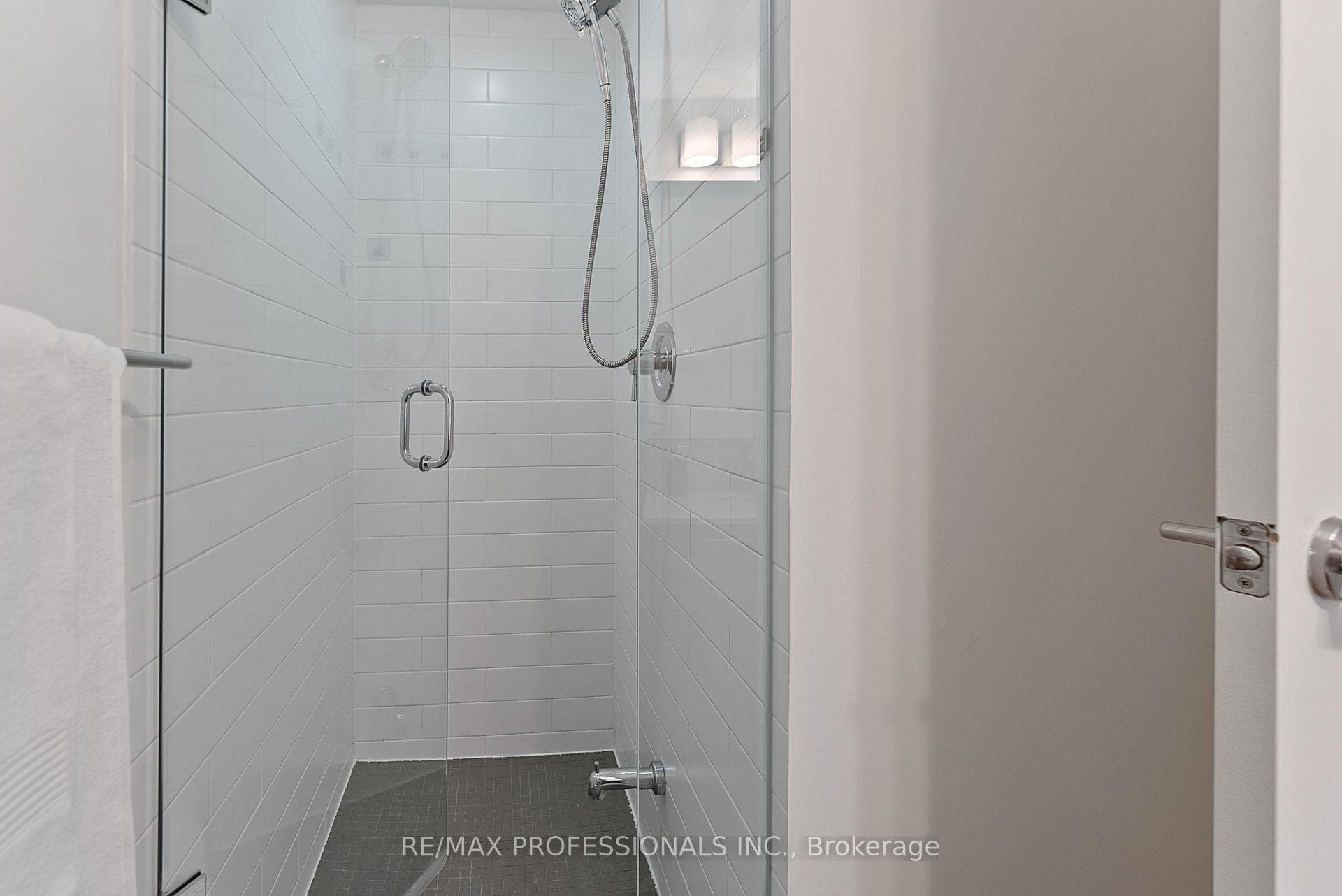 2200 Lakeshore Boulevard Unit 611 photo 31