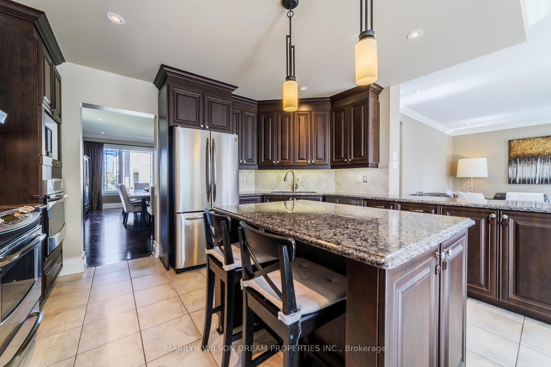 330 Branthaven Street photo 10