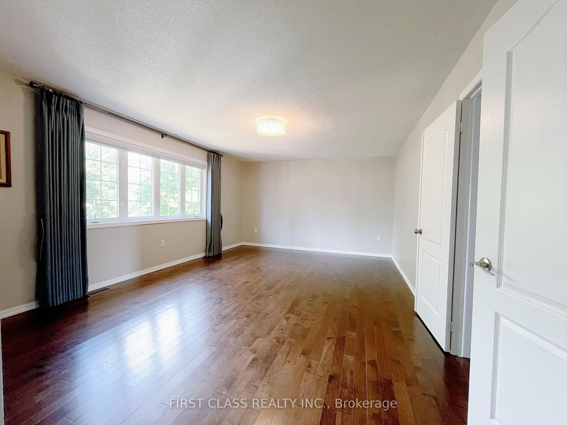 22 Delphinium Avenue Unit Upper photo 6