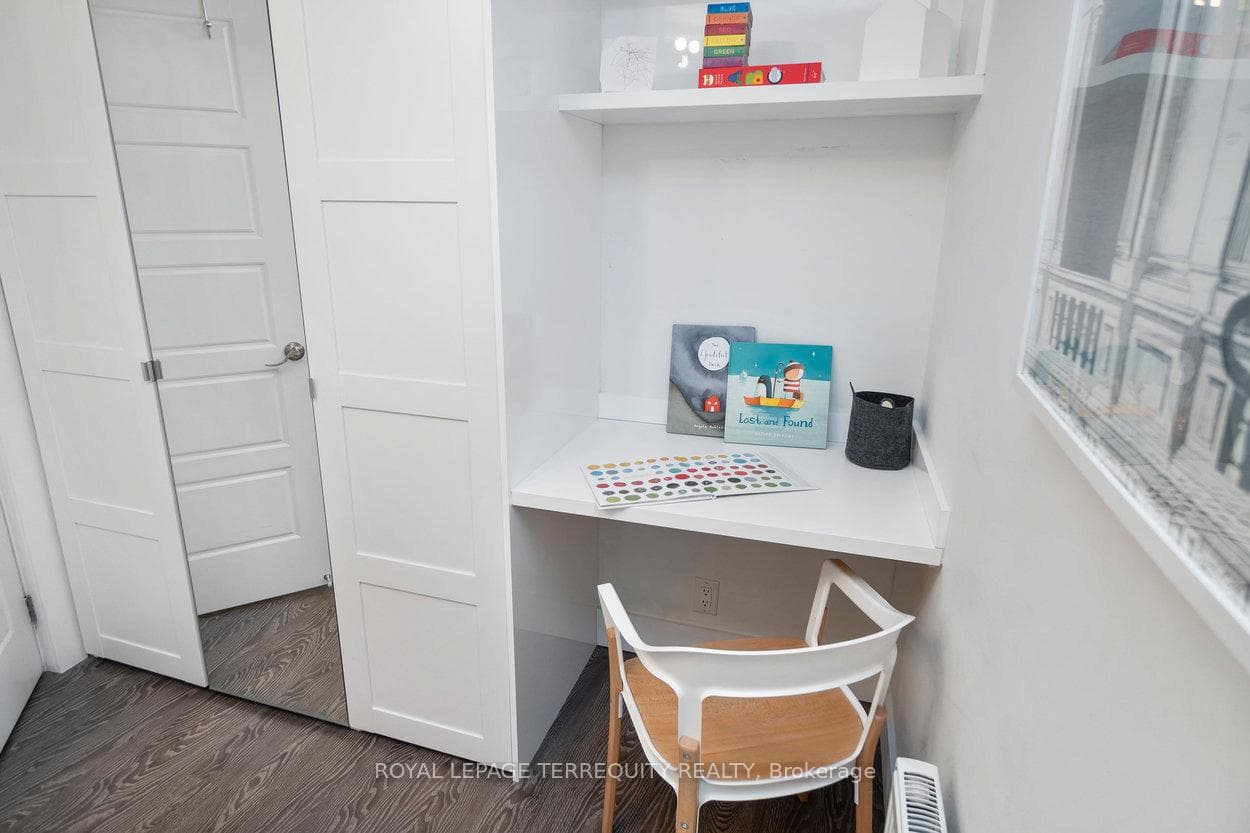 155 Blackthorn Avenue photo 27