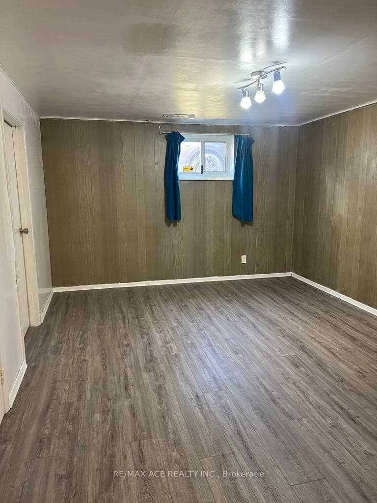 27 Granard Boulevard Unit Bsmt photo 6