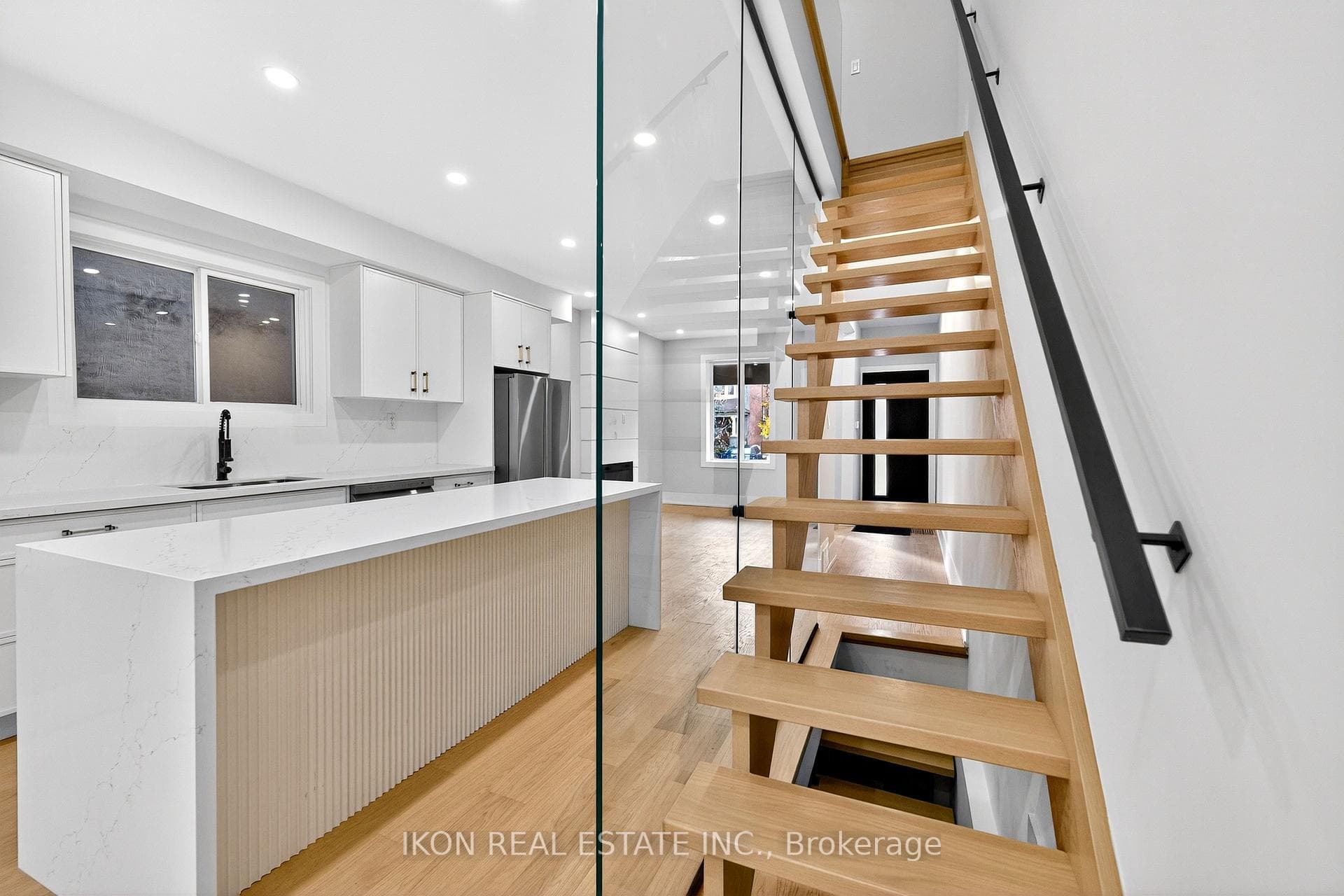 475 Delaware Avenue photo 14