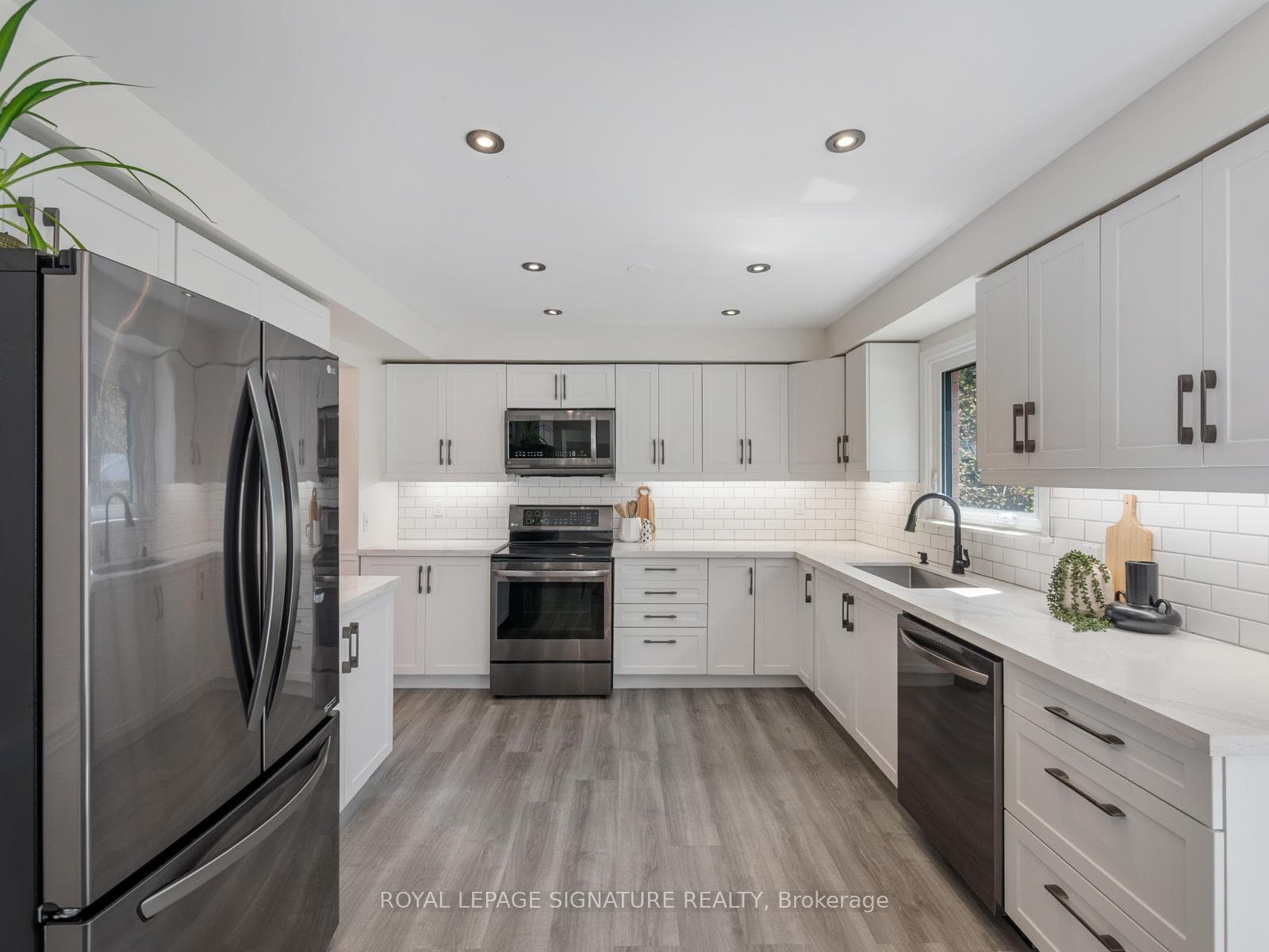 53 Blueking Crescent photo 15