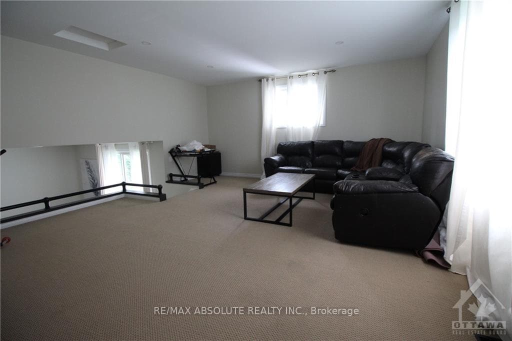 346 ROXDALE Avenue photo 2