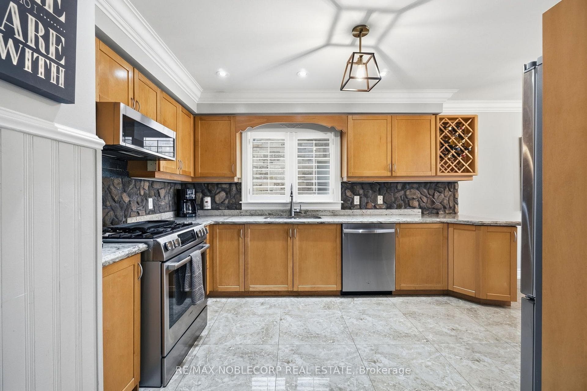 111 Emily Carr Crescent photo 8