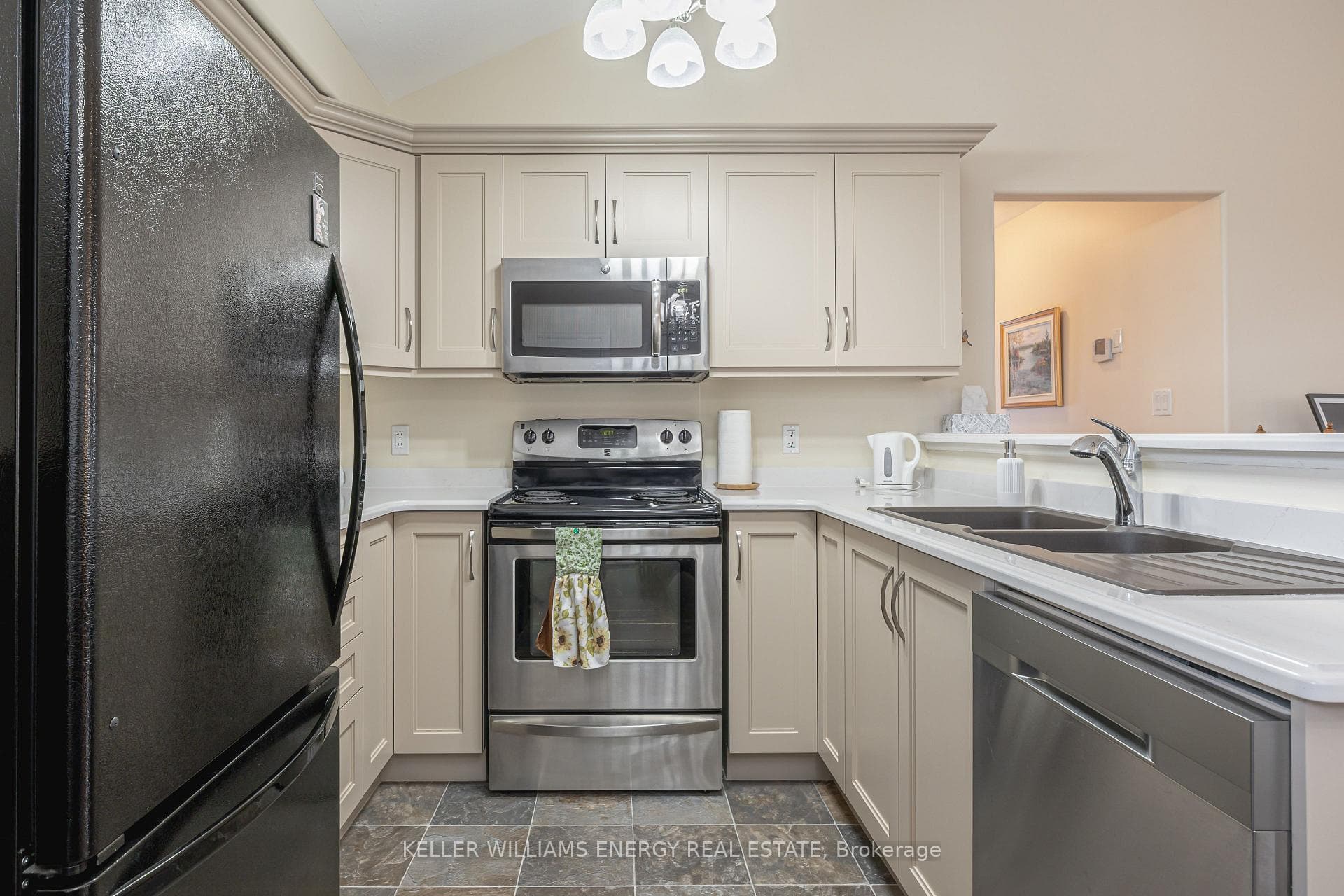 46 Beall Street photo 12