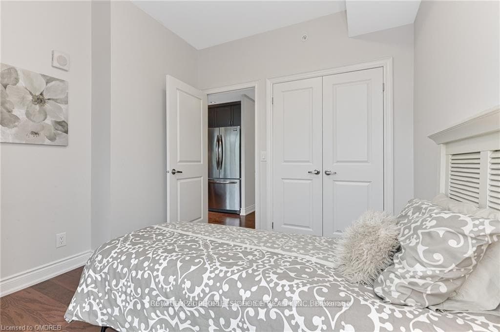 205 Lakeshore Road Unit 303 photo 18
