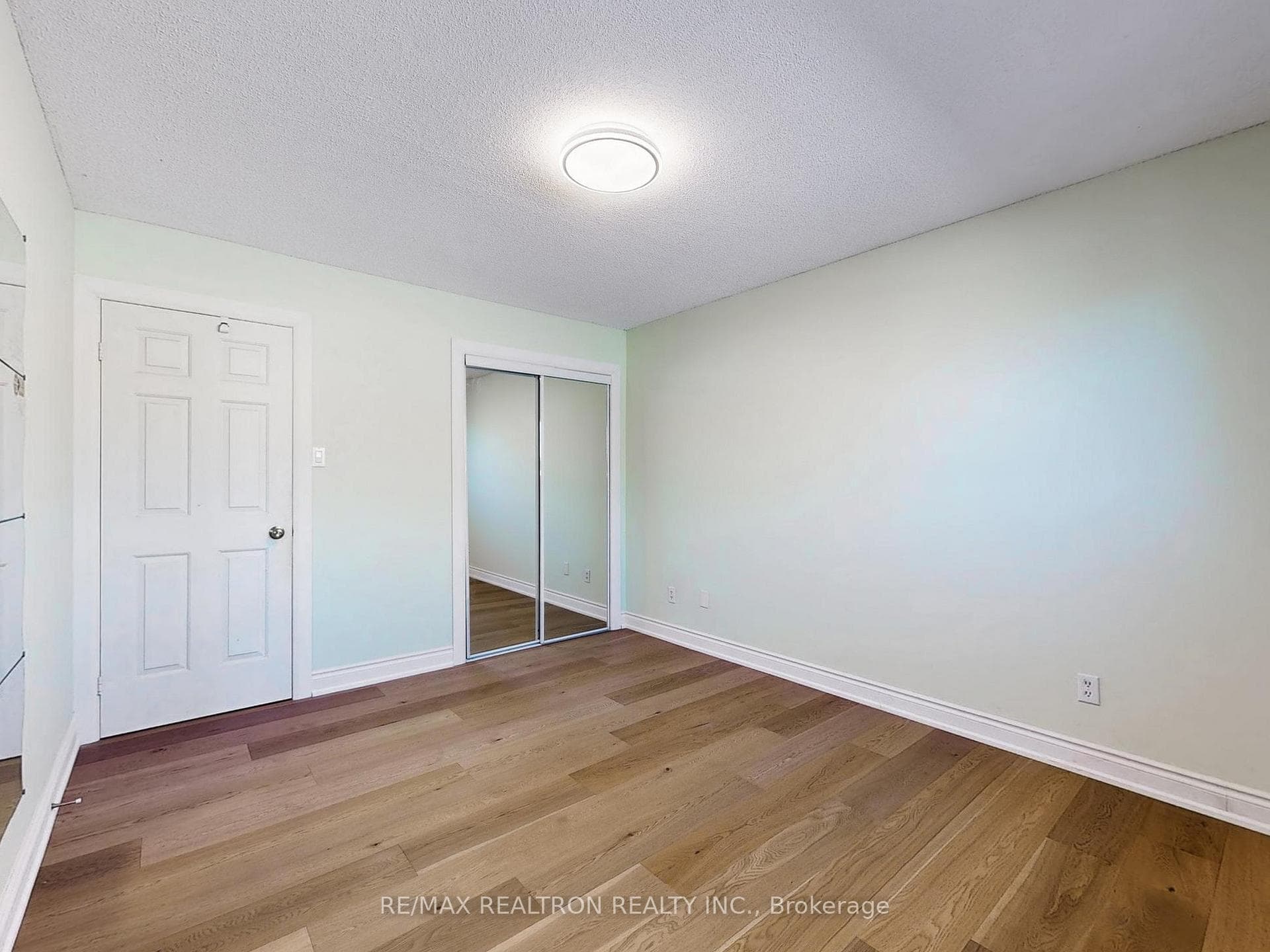 5386 Sheldon Park Drive photo 27