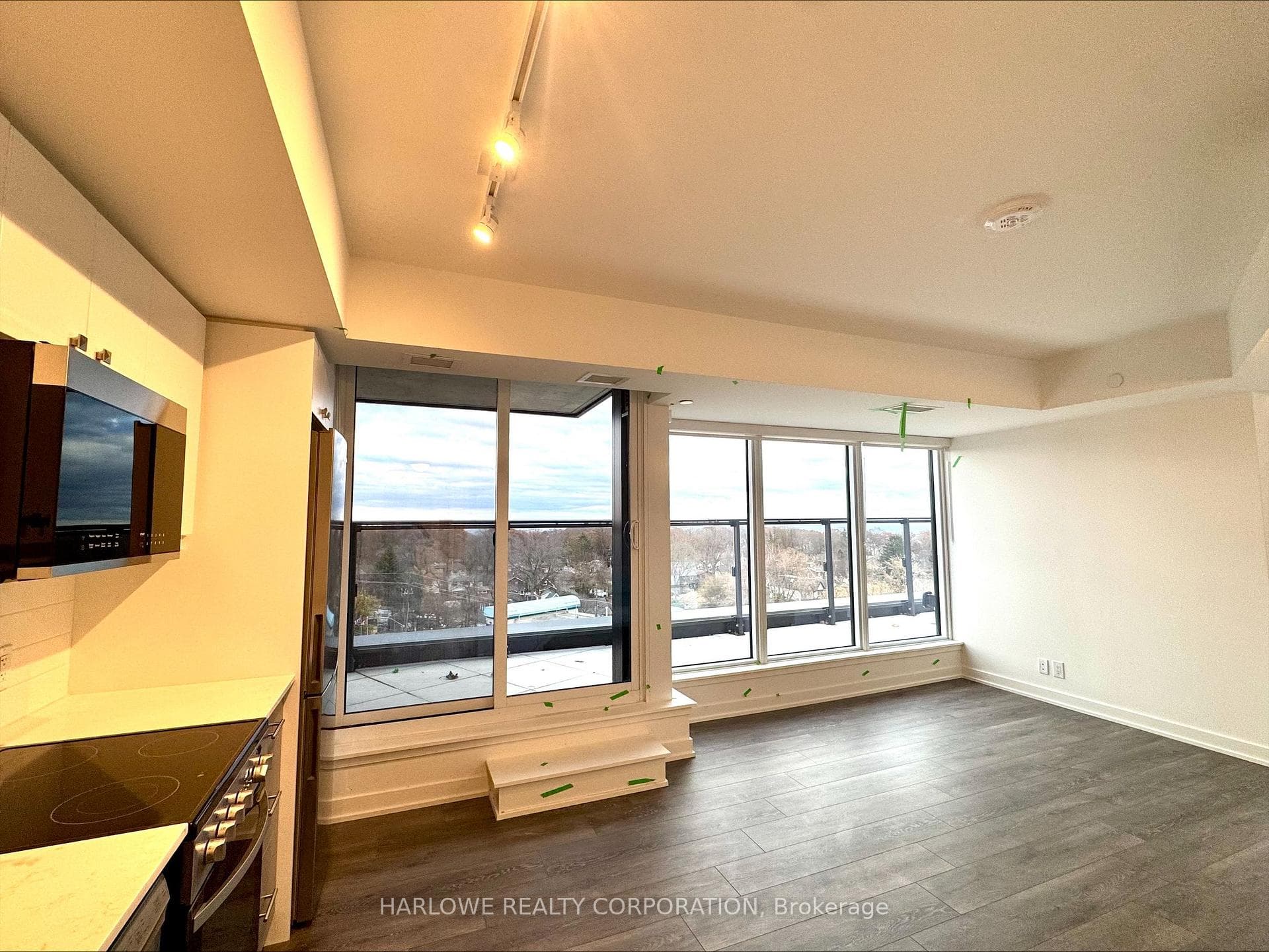 2 Manderley Drive Unit 811 photo 3