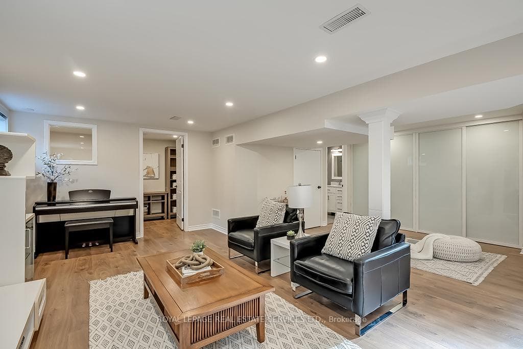 380 Duncombe Drive photo 25