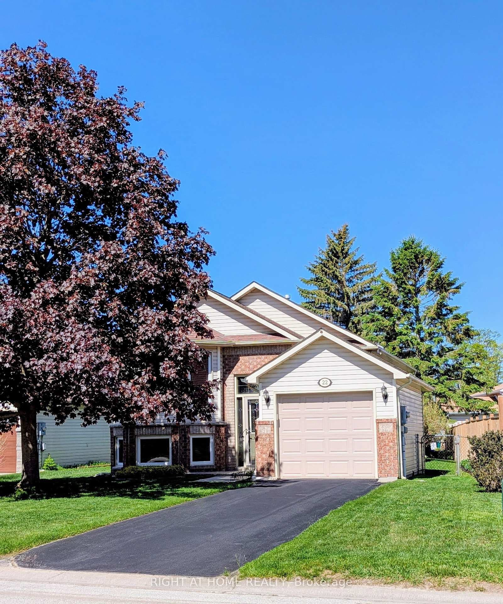 Welcome to 22 Donald Cres!