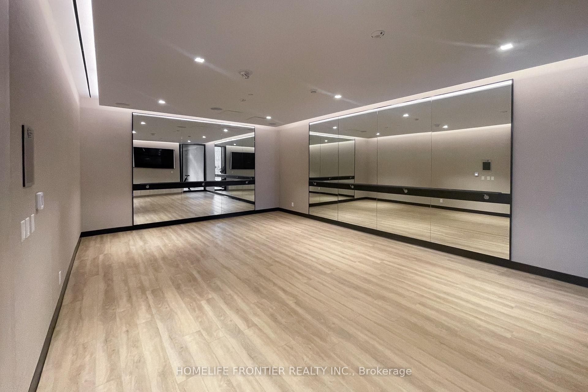 2020 Bathurst Street Unit 922 photo 19
