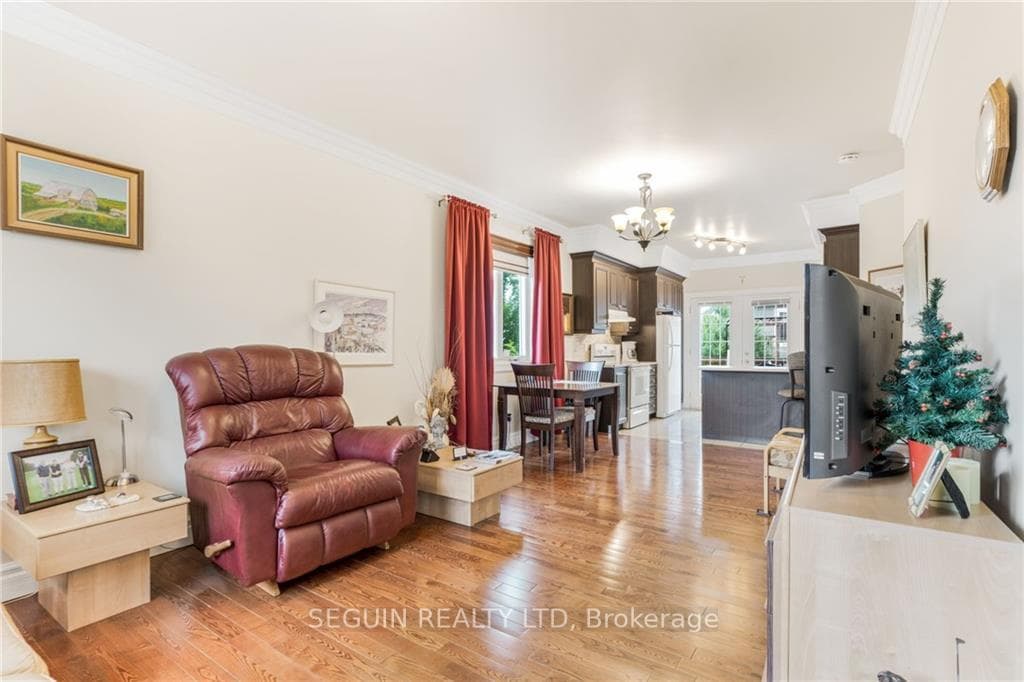 641 ROXANE Crescent photo 11