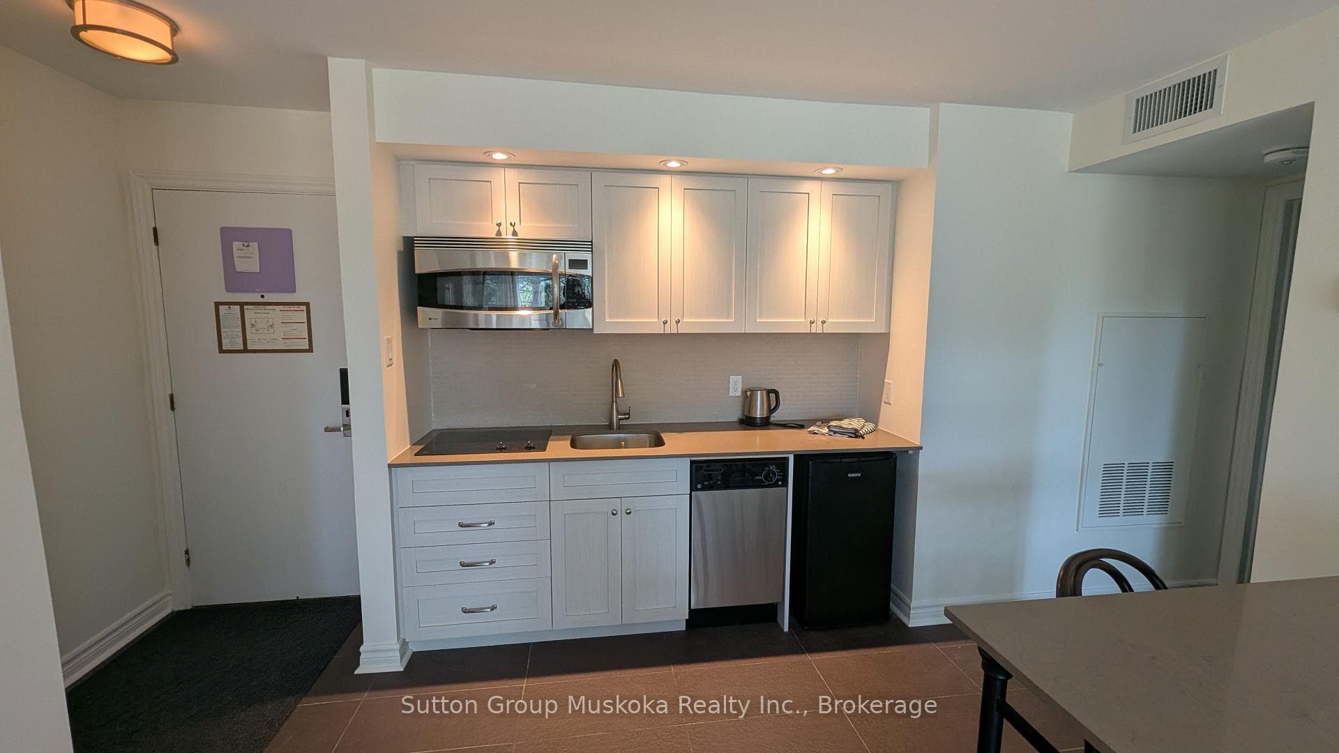 52-205 Deerhurst Drive photo 7
