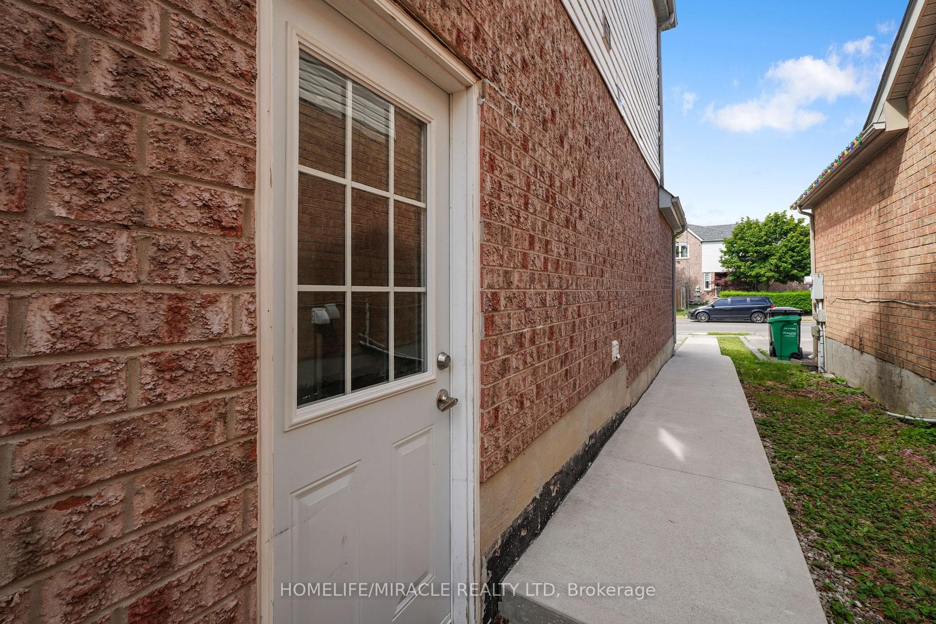 222 Sunforest Drive photo 39