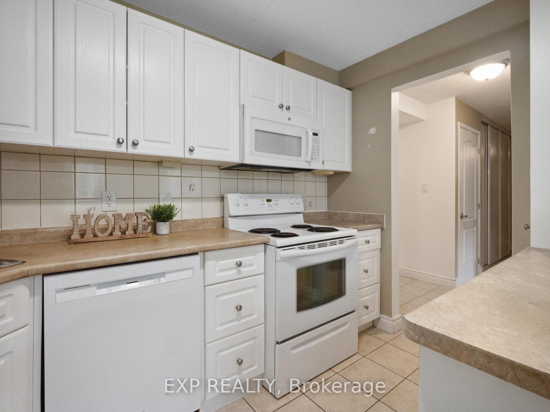 4658 DRUMMOND Road Unit 126 photo 8