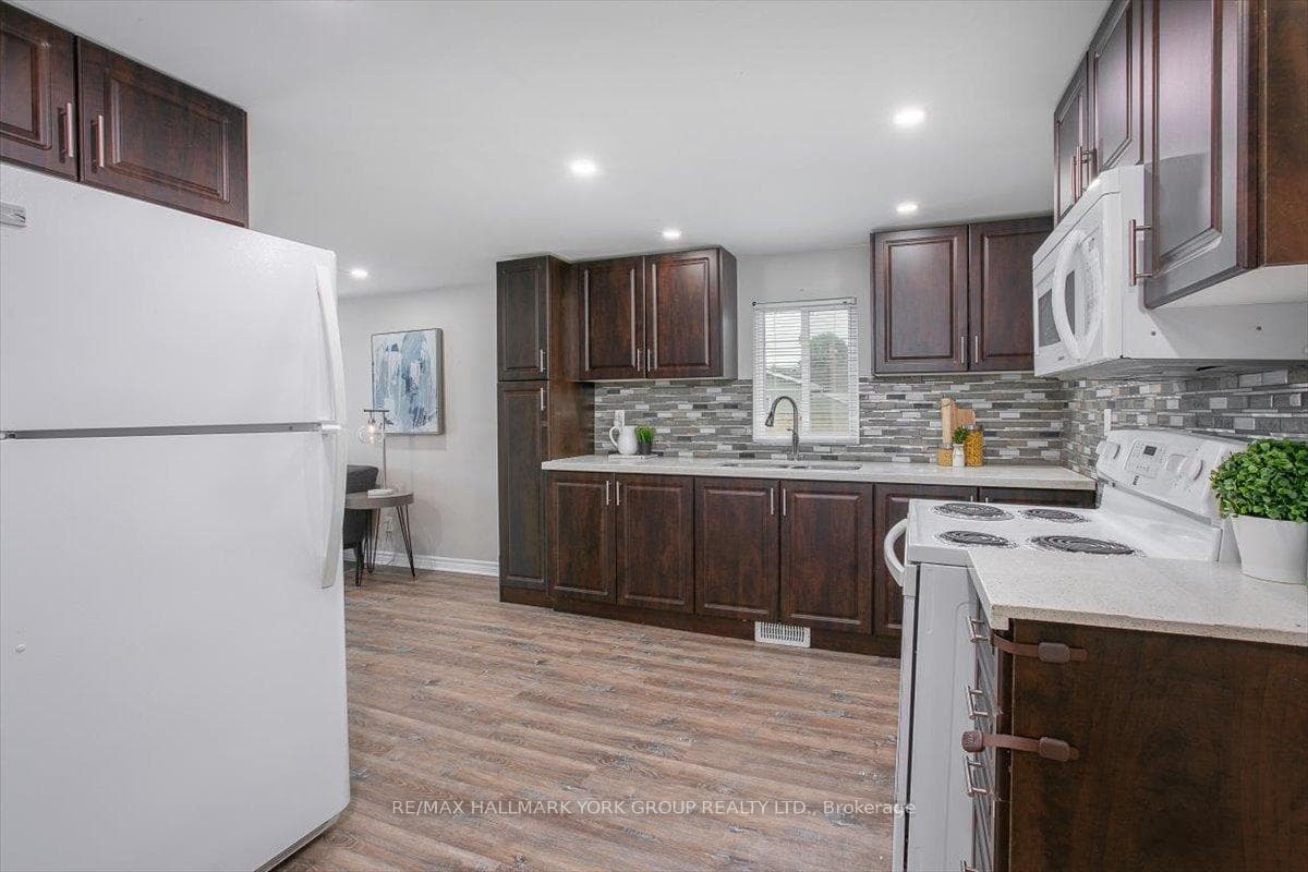 21 Lakeshore Road photo 16