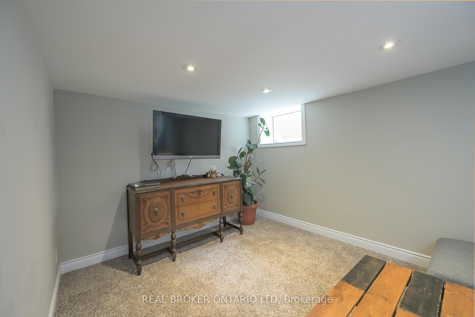 99 Springbank Drive photo 30