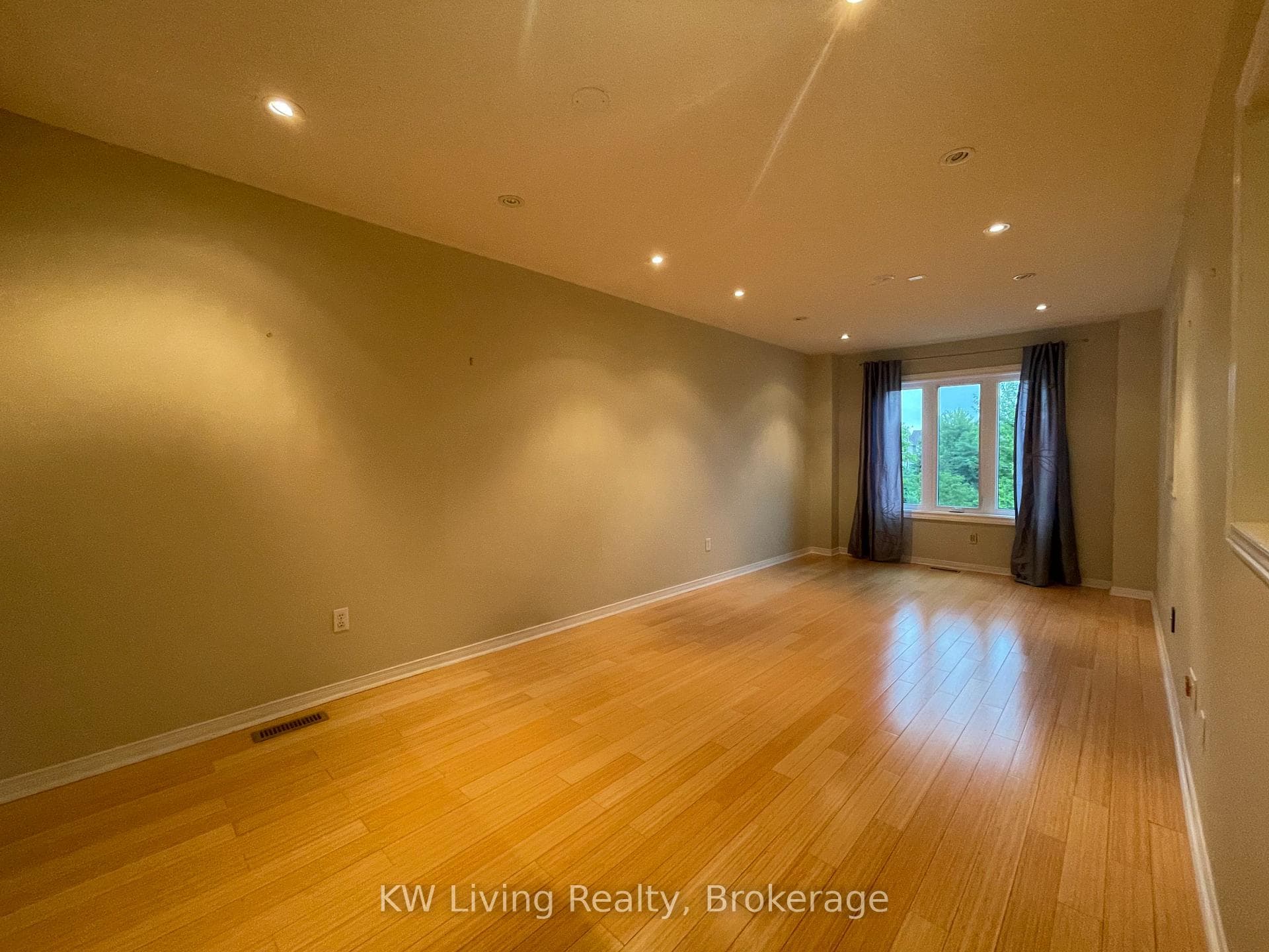 60 Coburg Crescent photo 4