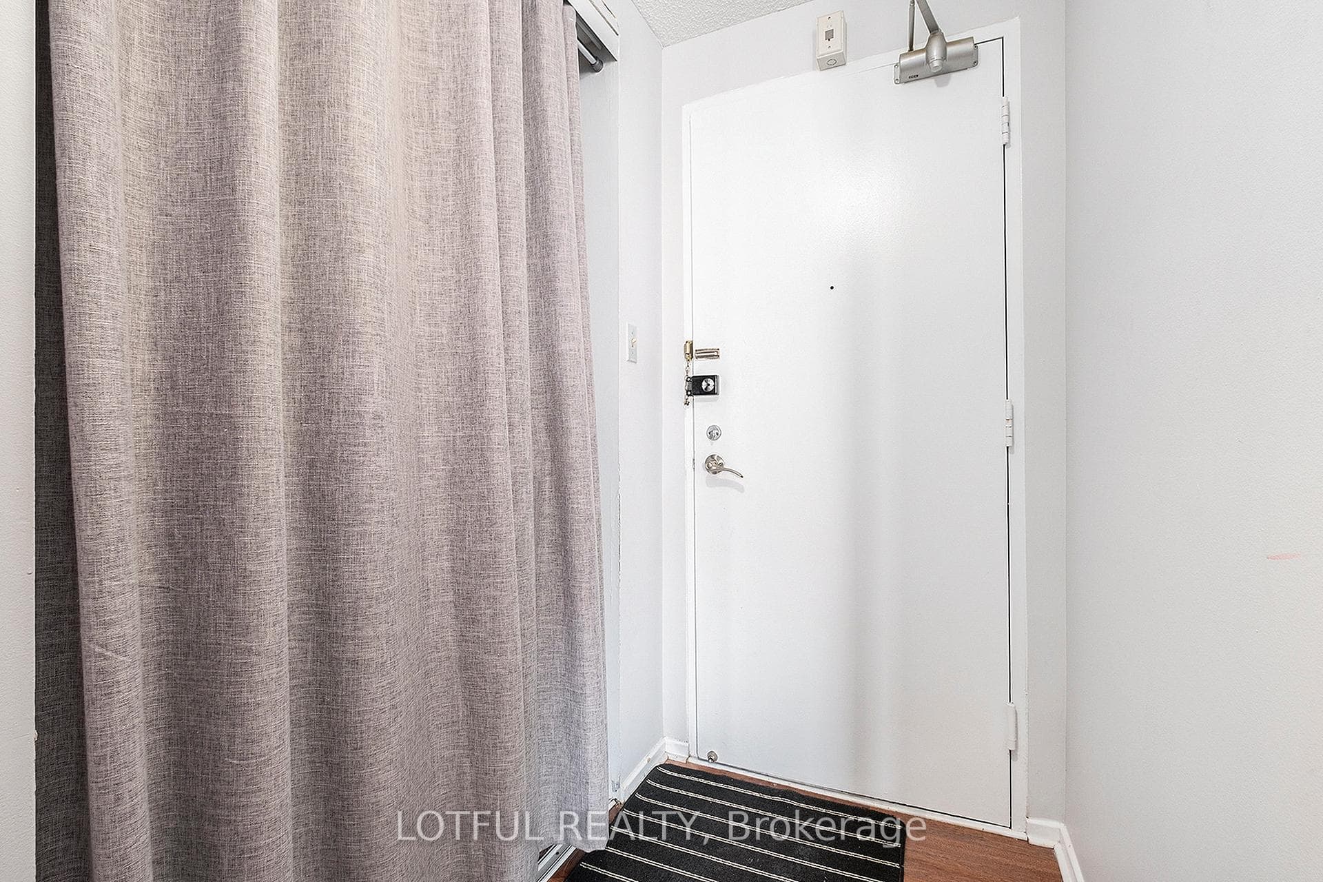 1100 AMBLESIDE Drive Unit 1206 photo 3