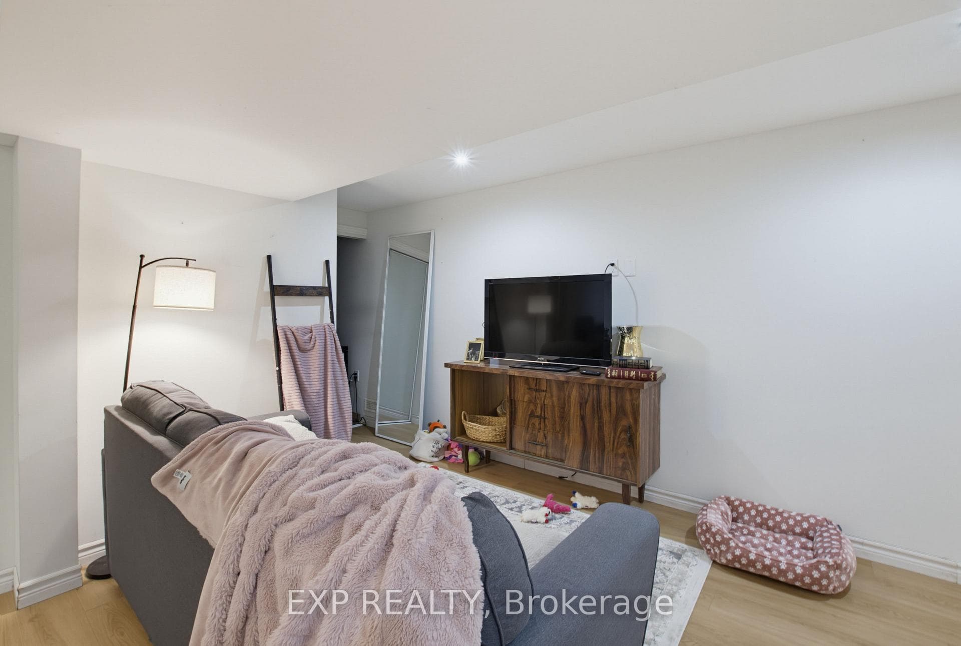 121 Mount Pleasant Avenue photo 29