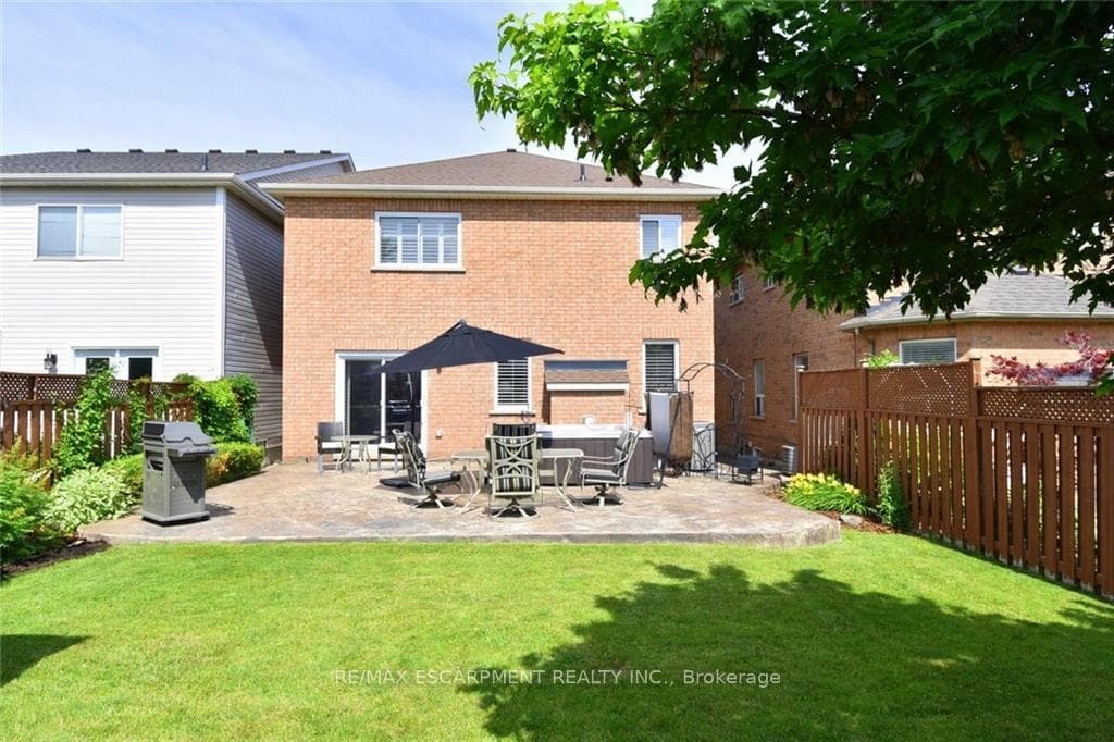 194 Cooke Crescent photo 33