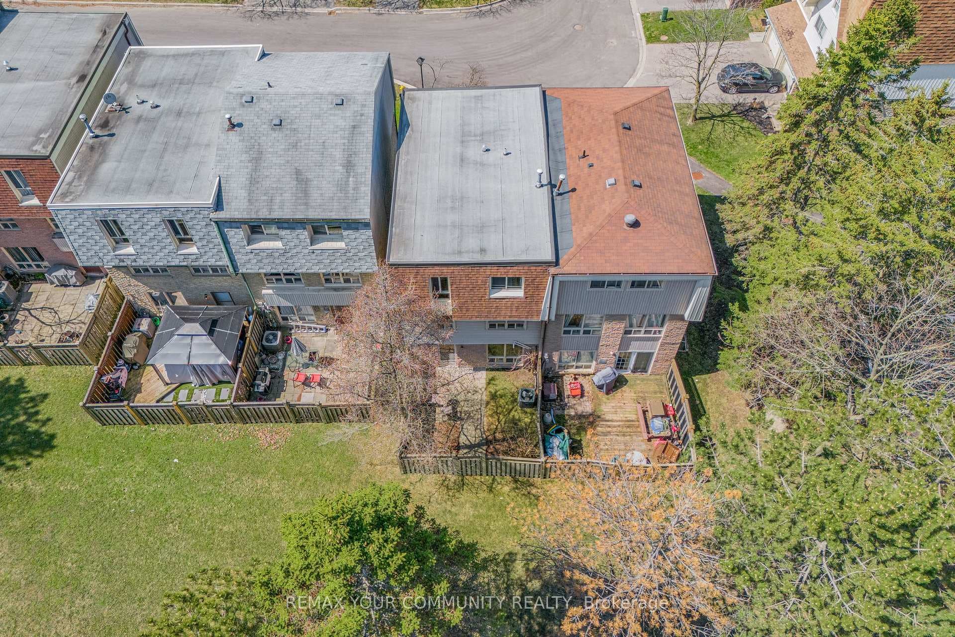 97 Poplar Crescent photo 44