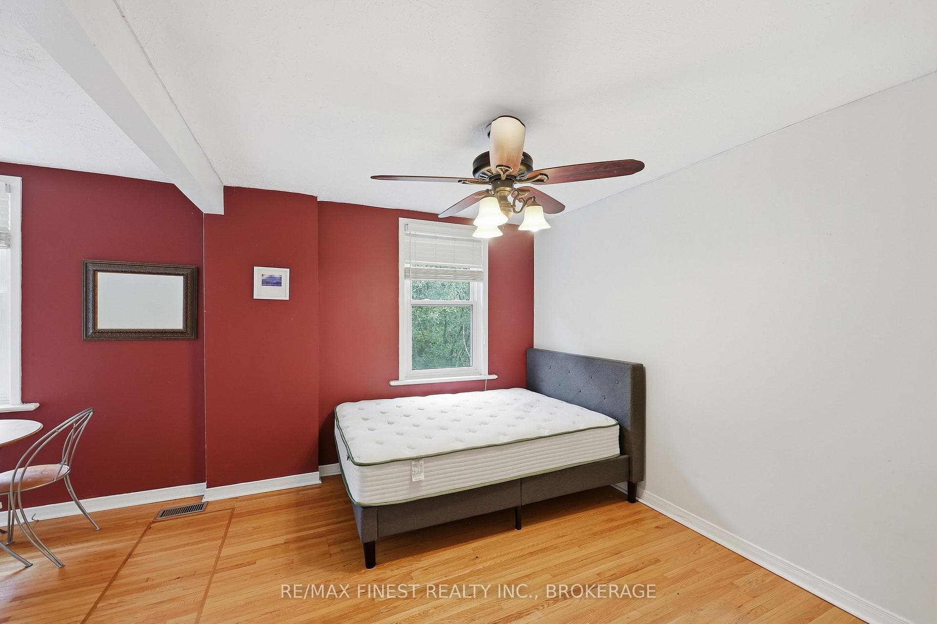 463 Victoria Street photo 23