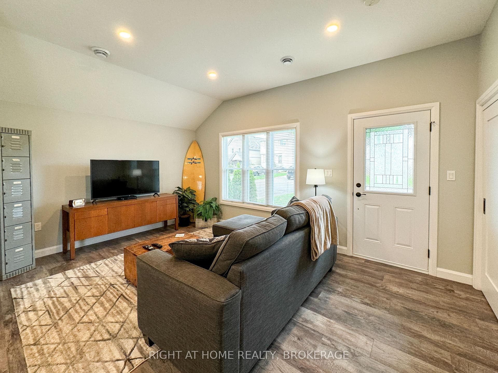16 NORTHGLEN Avenue photo 6