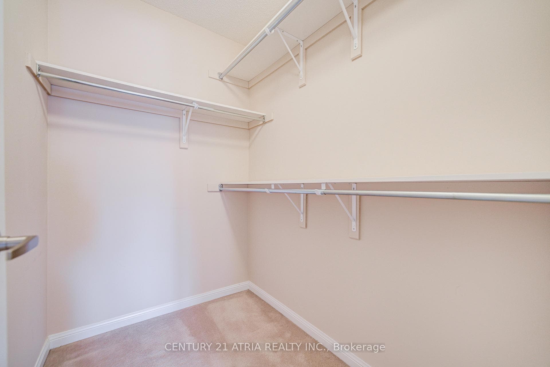 56 Kelly Crescent photo 31