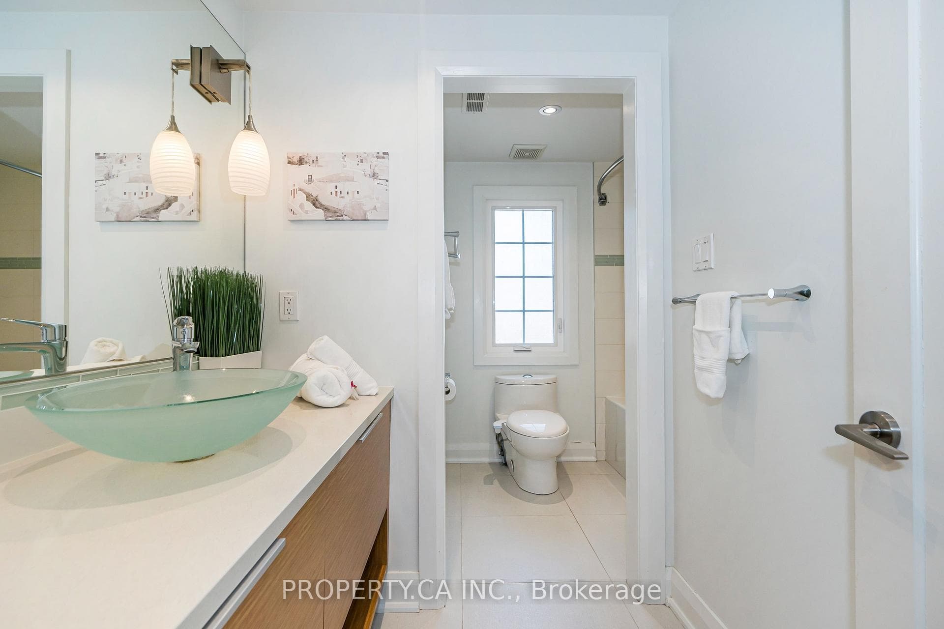 2nd 4 piece bathroom with soaker tub