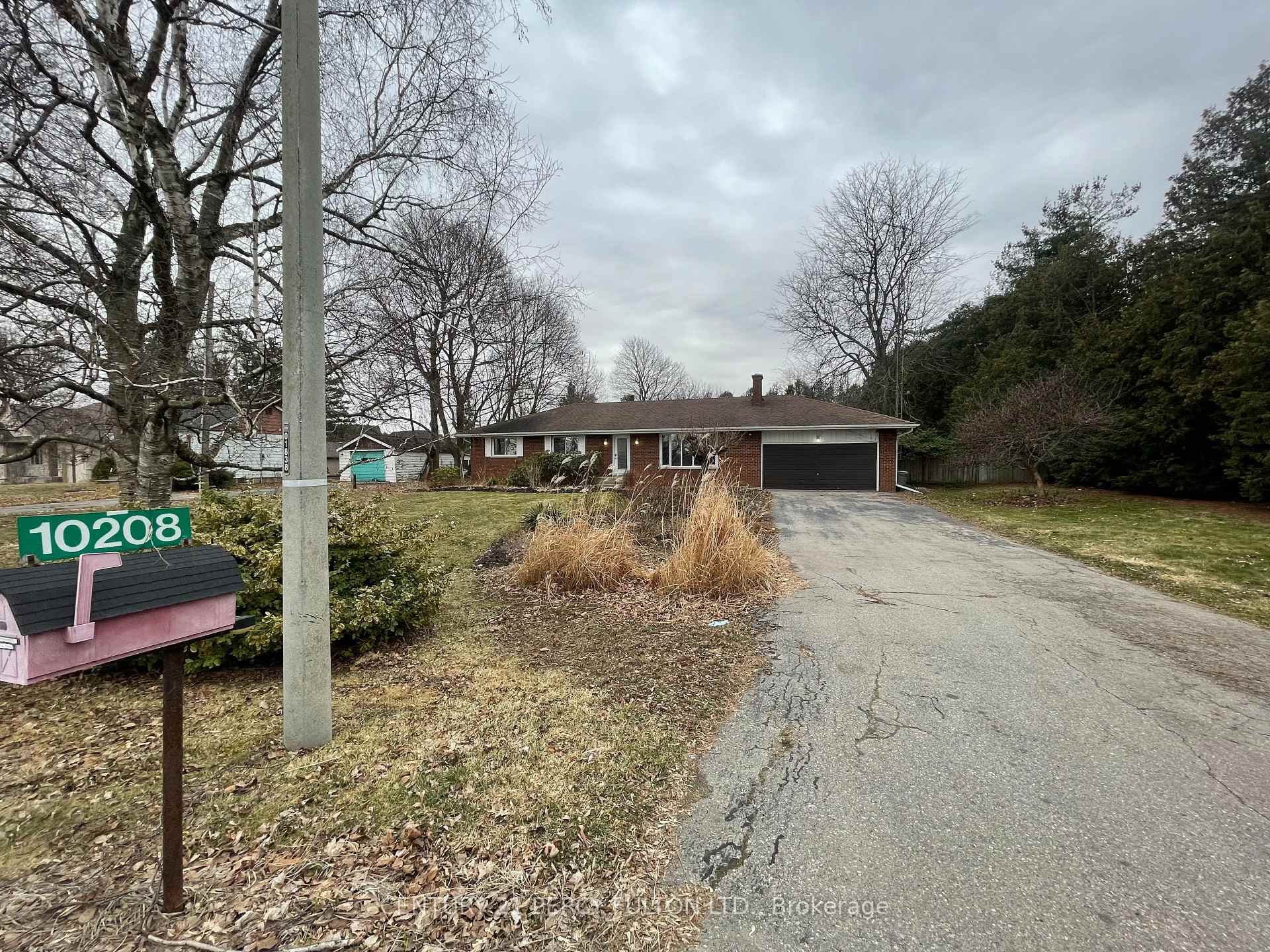 10208 Tenth Line photo 1