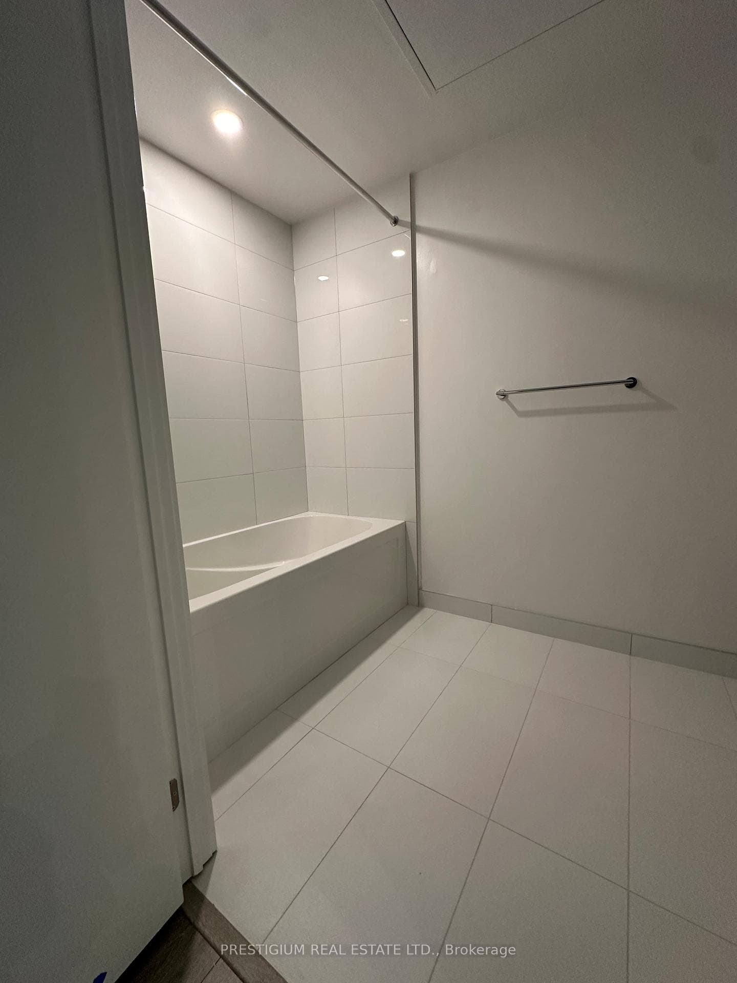230 simcoe Street Unit 2715 photo 20