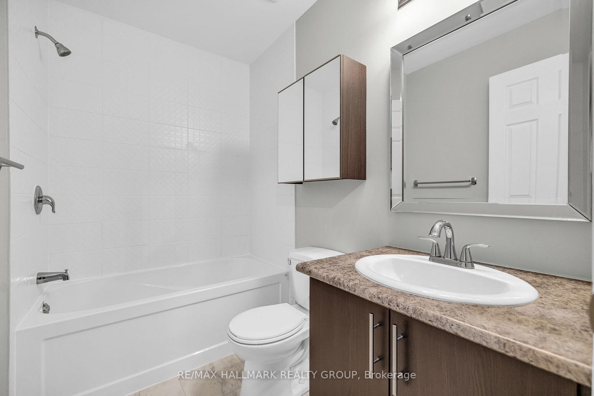158 Sunshine Crescent photo 25