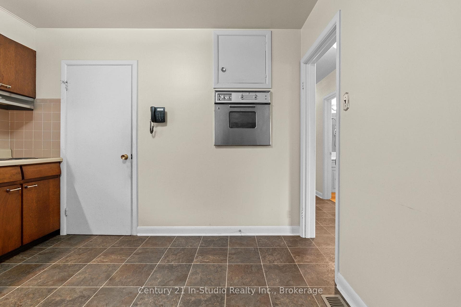 361 8th Avenue photo 22