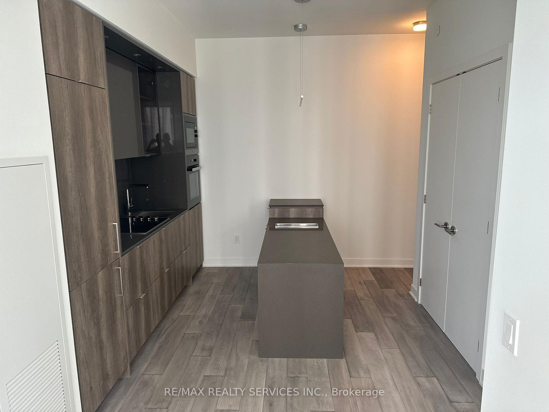 11 Yorkville Avenue Unit 4905 photo 3