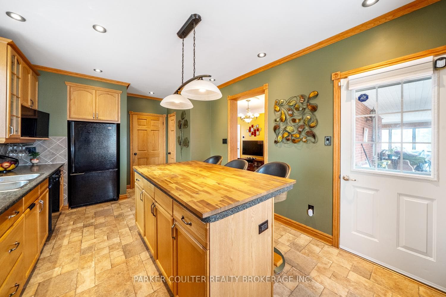 683 Ottawa Street photo 12