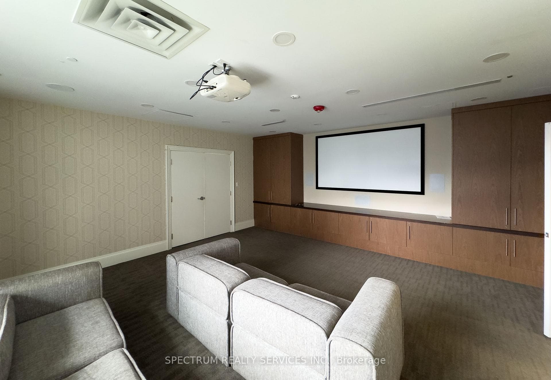 20 Bruyeres Mews Unit 1810 photo 34