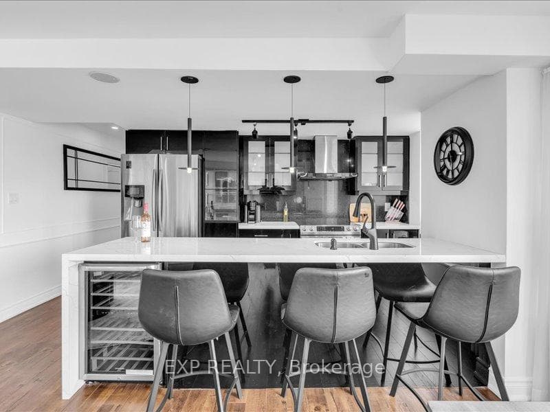 210 Victoria Street Unit 1816 photo 8