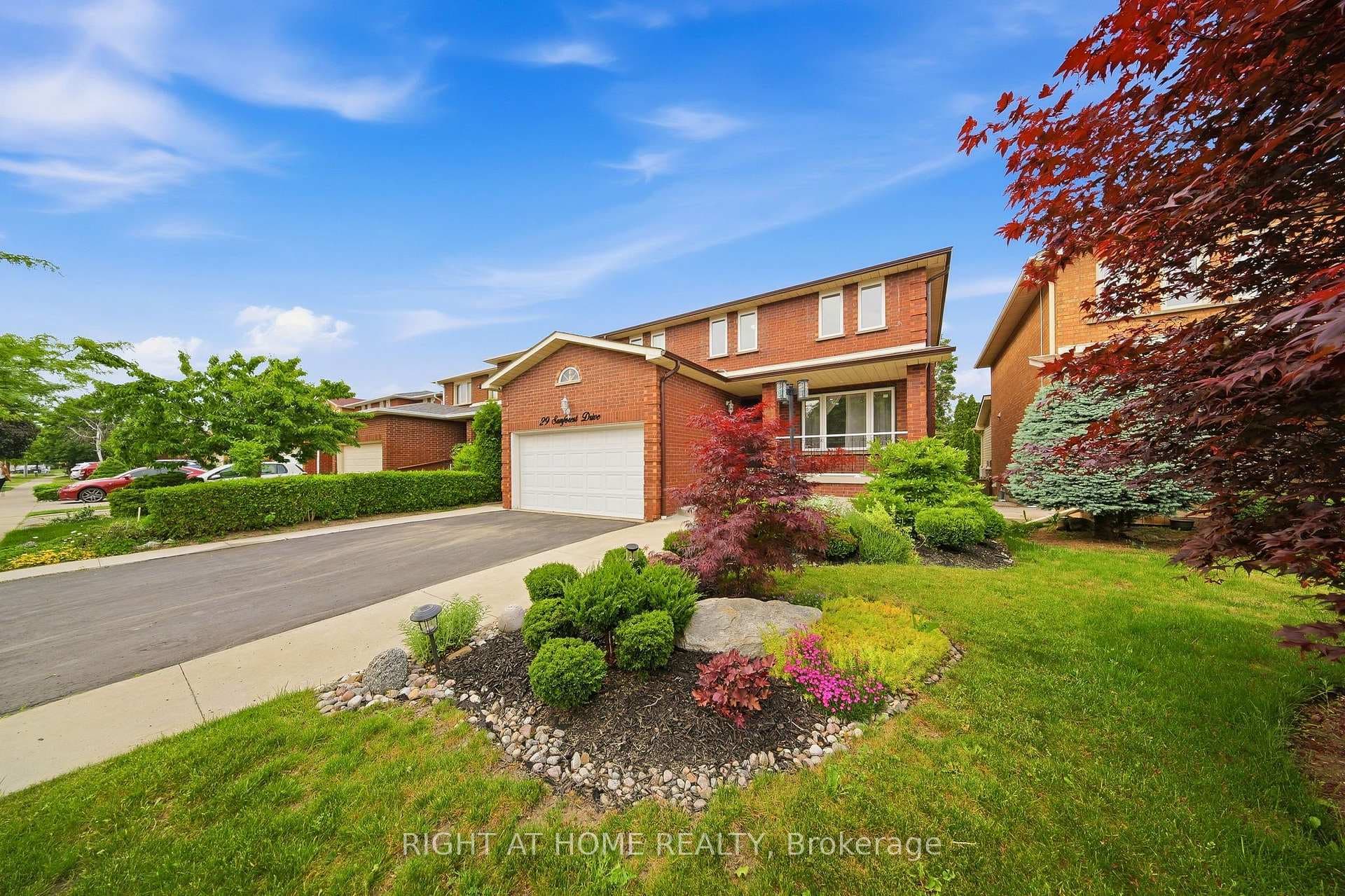 29 Sunforest Drive photo 1