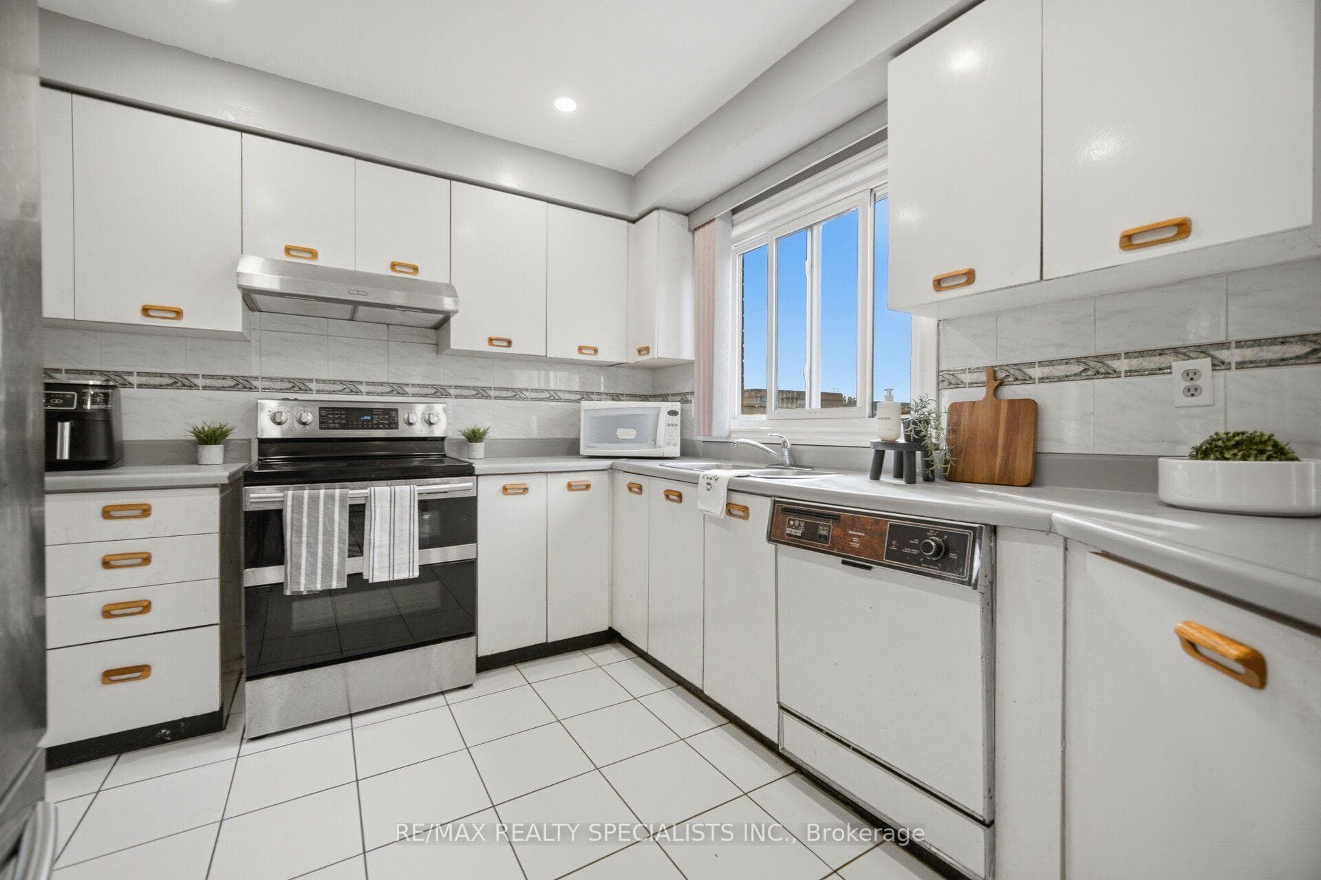 271 Nahani Way photo 9