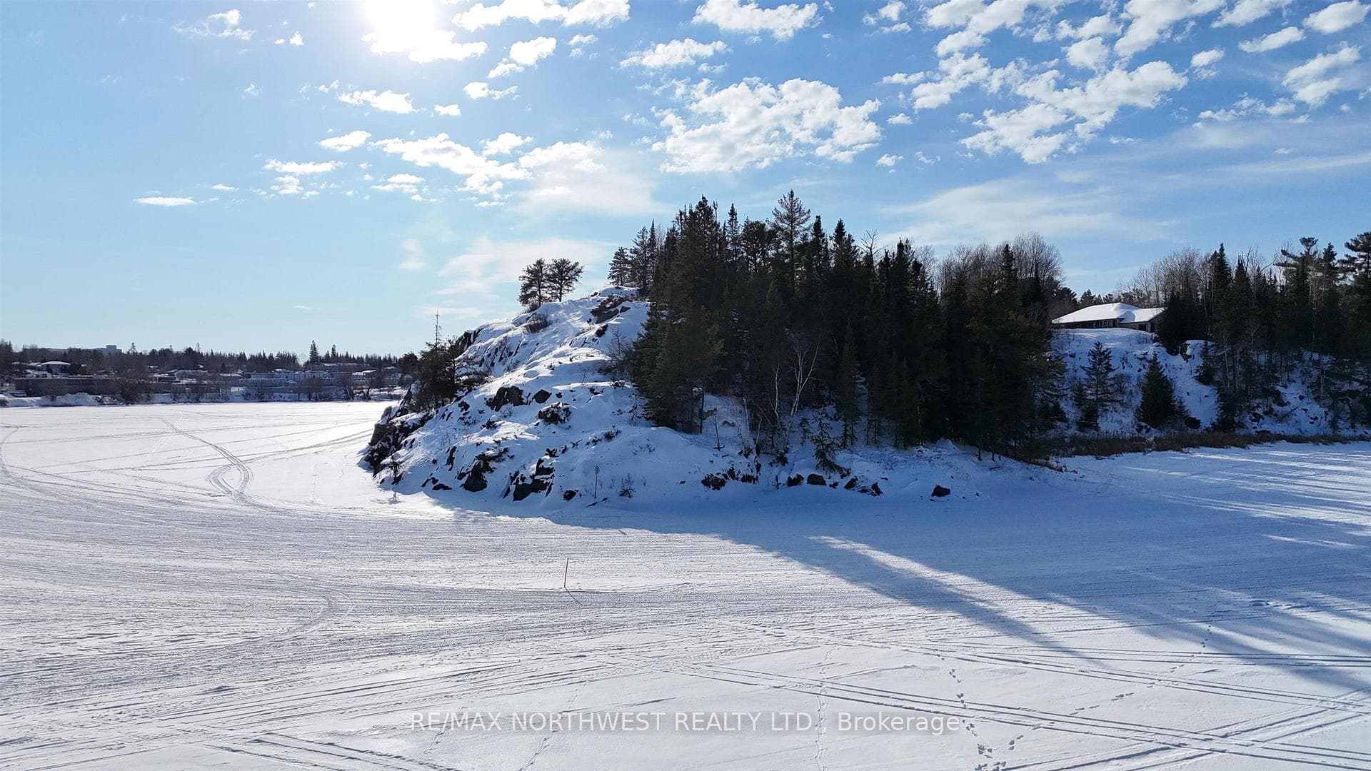 1319 LAURENSON LAKE photo 2