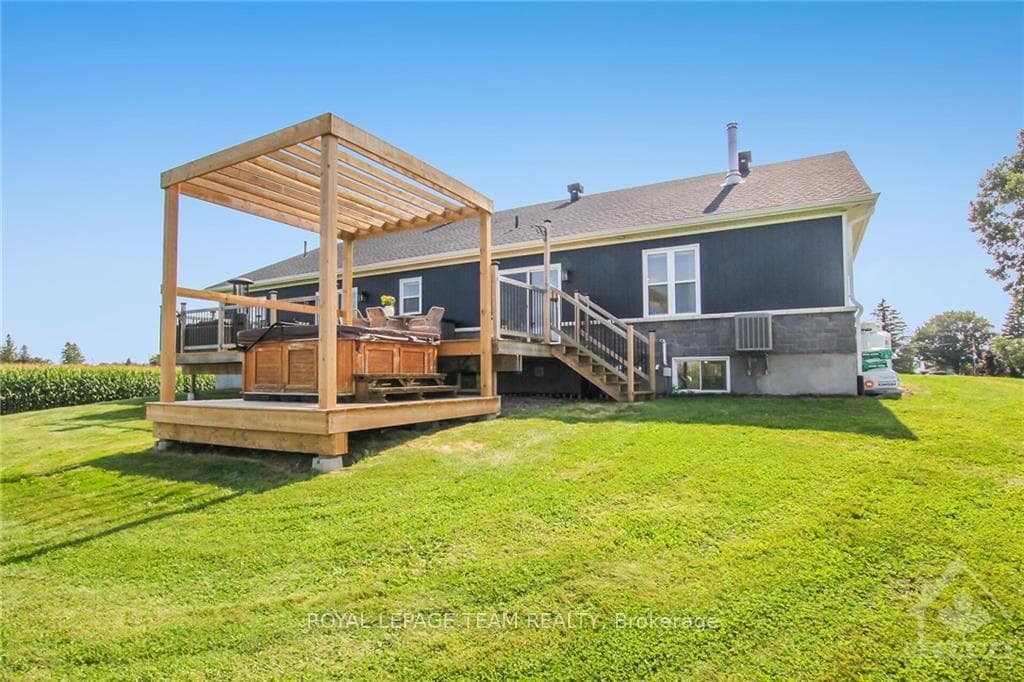 6381 FOURTH LINE Road photo 26