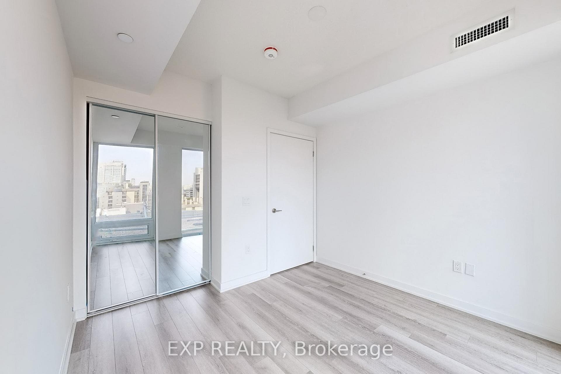 238 Simcoe Street Unit 1302 photo 21