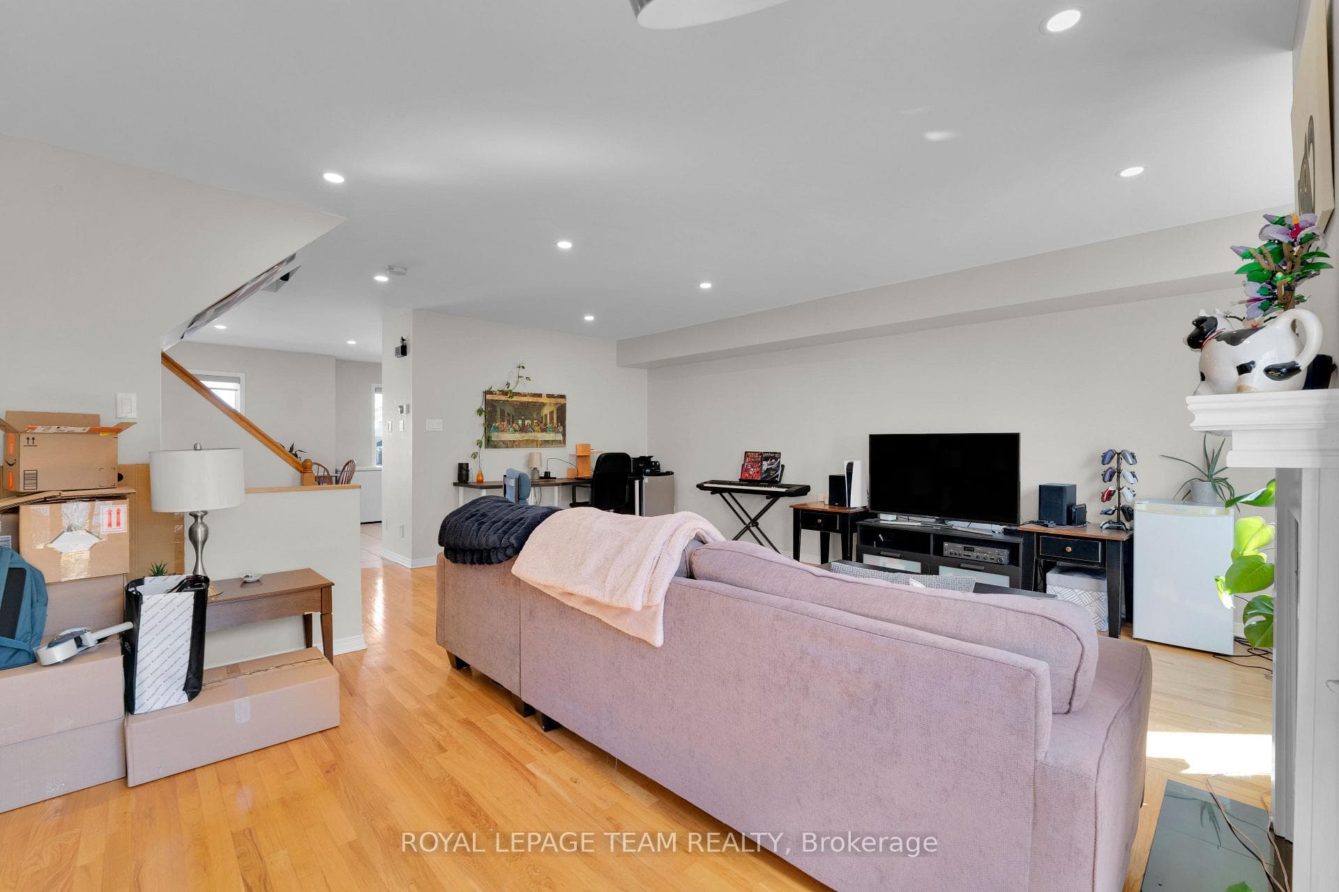 211 Westvalley Private photo 12
