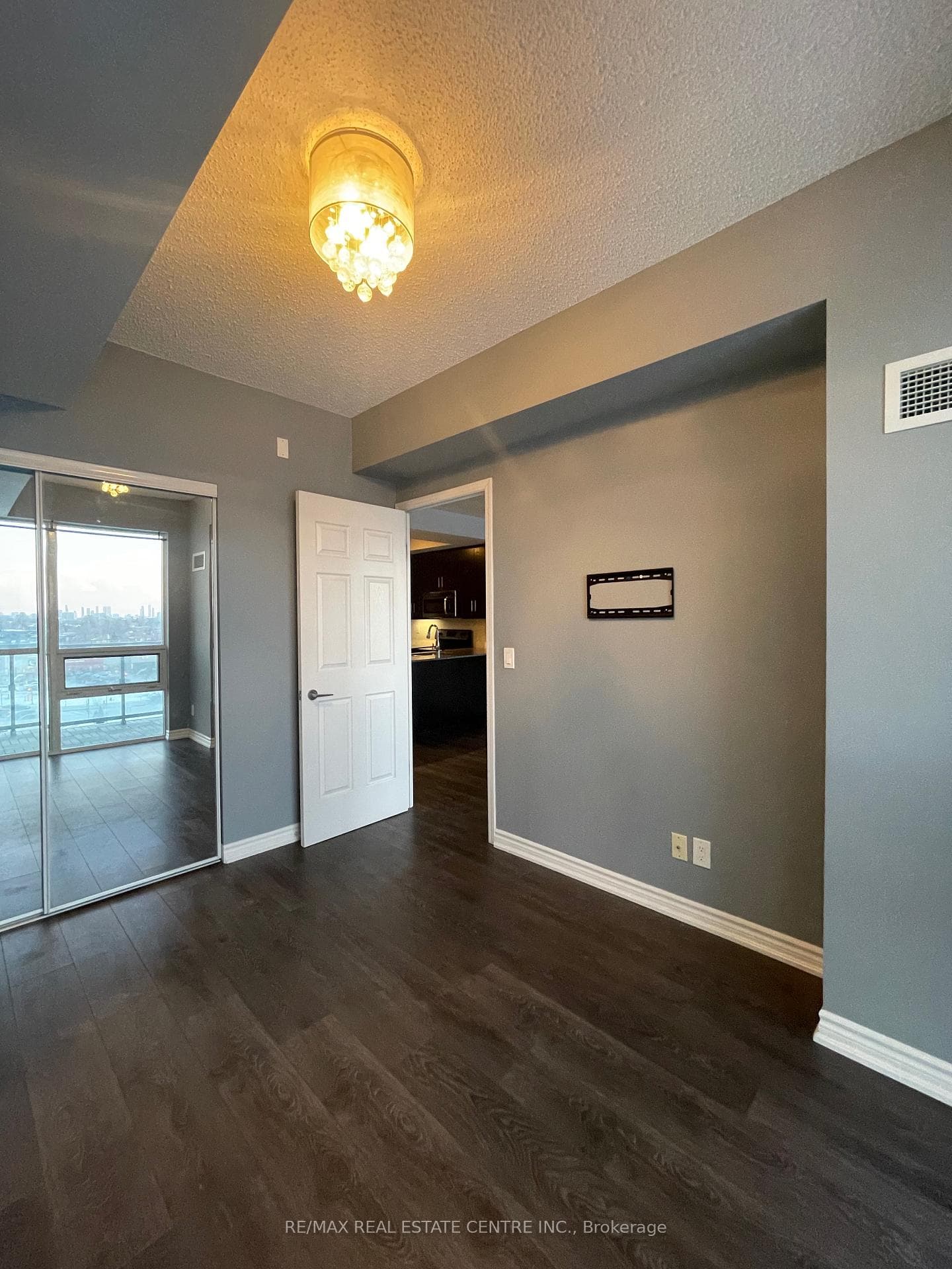 15 James Finlay Way Unit 807 photo 17